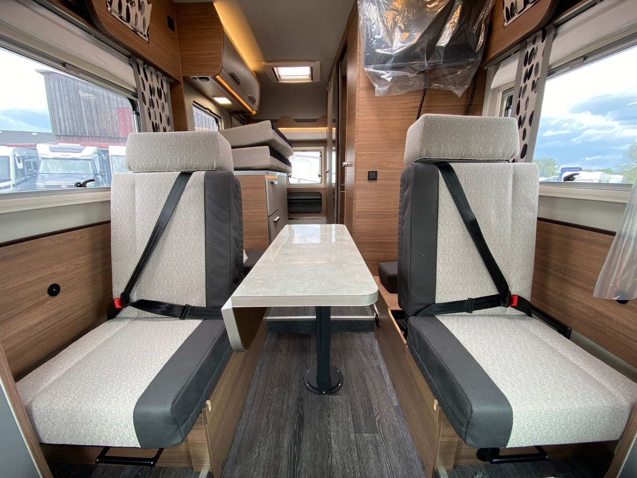 Mobil rumah semi-terintegrasi Knaus Tourer Van 500 LT, slide Bett, 4 P. Zulassung: gambar 9