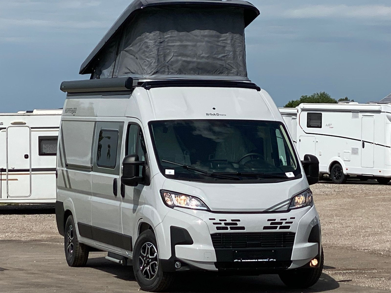LMC INNOVAN 600 ,Aufstelldach,Automatik,25 Modell - Mobil kemping: gambar 1 LMC INNOVAN 600 ,Aufstelldach,Automatik,25 Modell - Mobil kemping: gambar 1