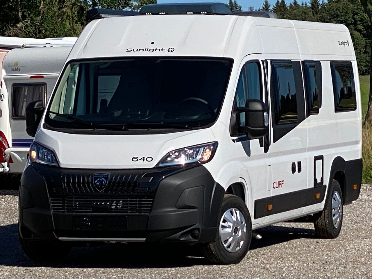 Sunlight Cliff 640 mit Längsbetten,Modell 25 - Mobil kemping: gambar 3 Sunlight Cliff 640 mit Längsbetten,Modell 25 - Mobil kemping: gambar 3