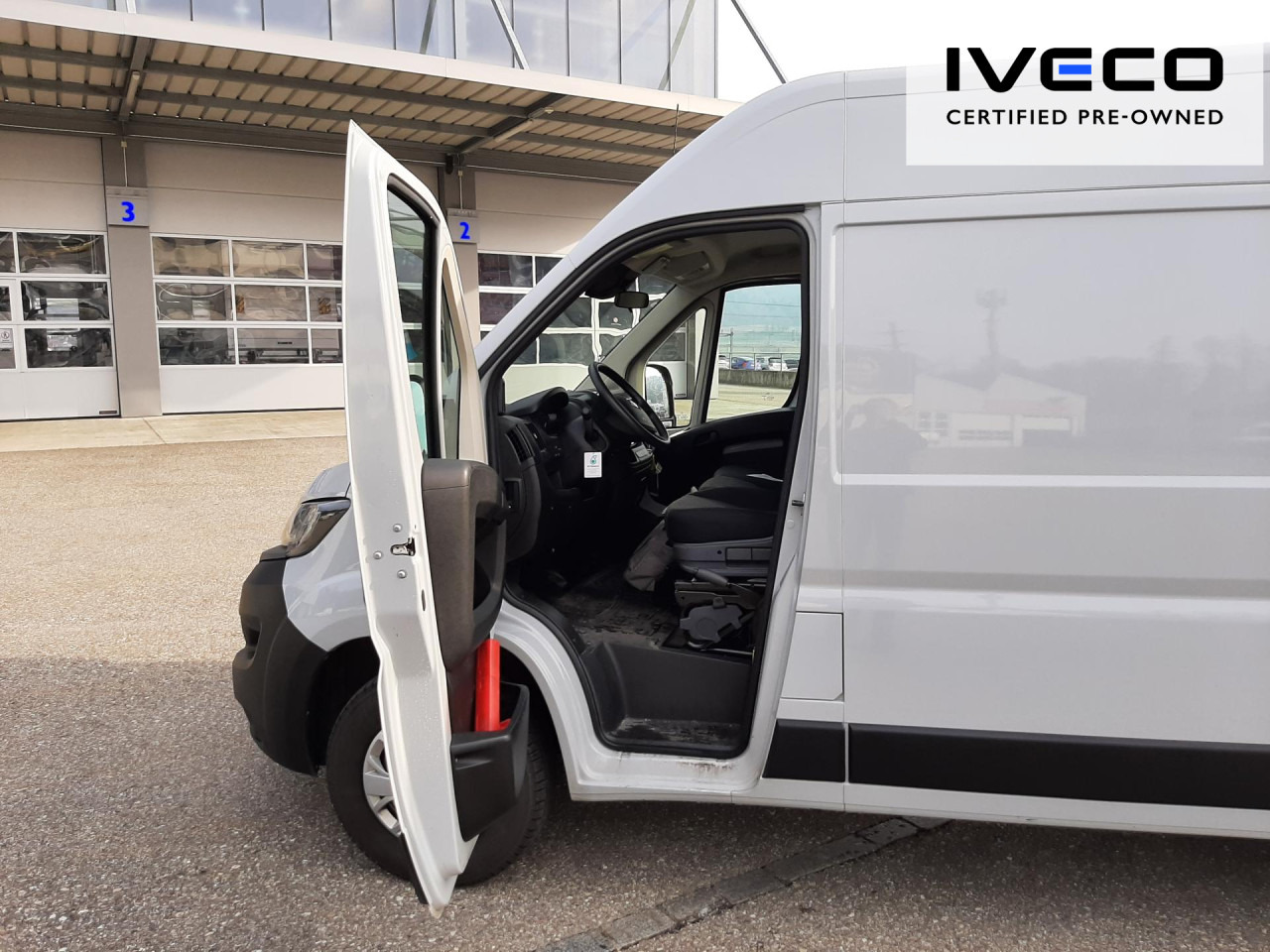 FIAT e-Ducato L2H2 teilverglast (47-kWh) - Van panel, Van listrik: gambar 2 FIAT e-Ducato L2H2 teilverglast (47-kWh) - Van panel, Van listrik: gambar 2