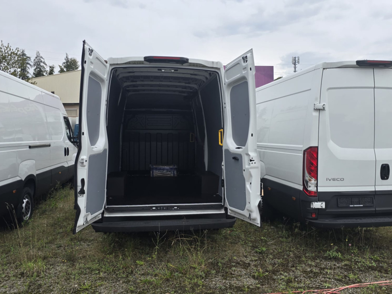 IVECO DAILY 38S14E V - Van panel, Van listrik: gambar 3 IVECO DAILY 38S14E V - Van panel, Van listrik: gambar 3
