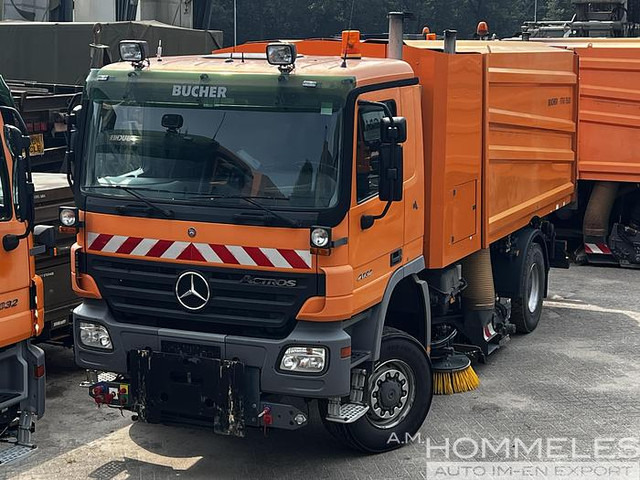Bucher Municipal STKF 9500 4X4 - Penyapu jalan: gambar 1 Bucher Municipal STKF 9500 4X4 - Penyapu jalan: gambar 1