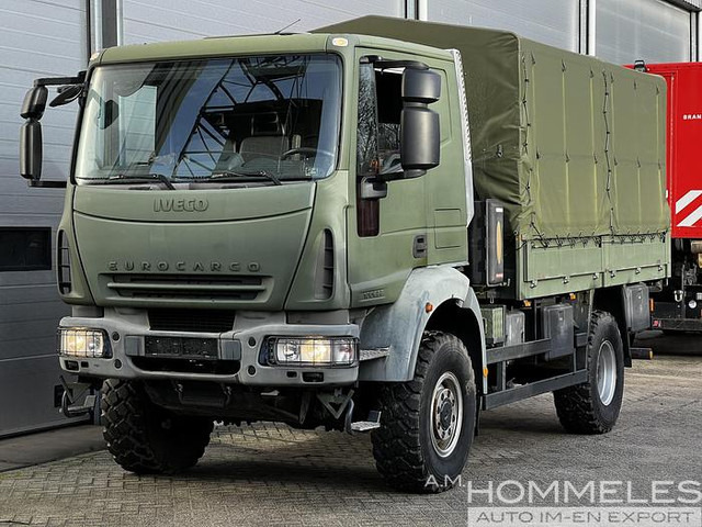 Iveco 100E22 4x4 (M104) - Truk flatbed: gambar 1 Iveco 100E22 4x4 (M104) - Truk flatbed: gambar 1
