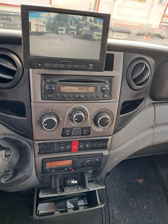 Iveco Daily 70 C17 Doppel 3.0 - Truk flatbed: gambar 3 Iveco Daily 70 C17 Doppel 3.0 - Truk flatbed: gambar 3