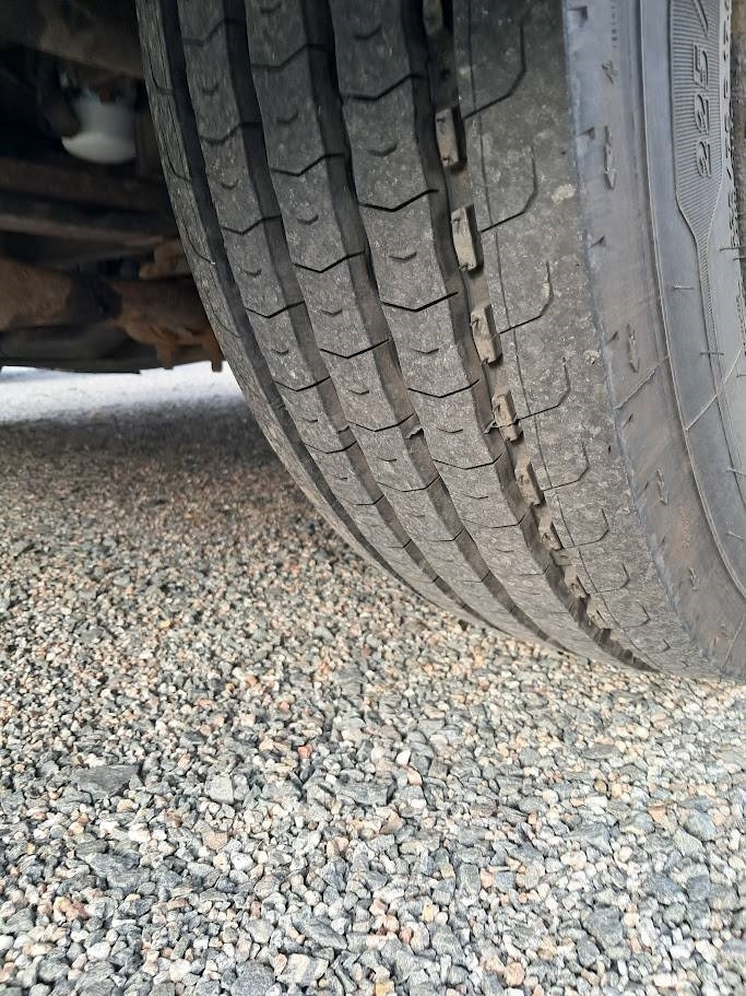 Iveco Eurocargo 100 E21 - Truk box: gambar 5 Iveco Eurocargo 100 E21 - Truk box: gambar 5