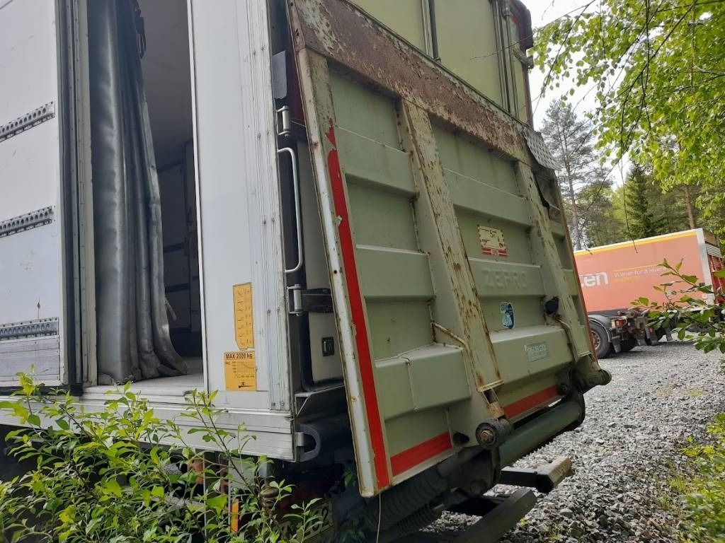 Mercedes-Benz Axor 1829 - Truk berpendingin: gambar 3 Mercedes-Benz Axor 1829 - Truk berpendingin: gambar 3