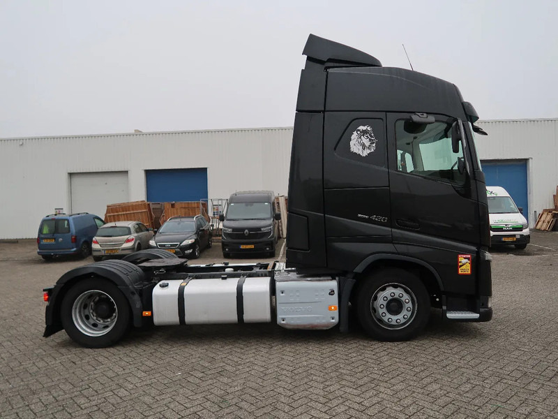 Volvo FH 420 Glob, i-shift, Euro 6, 2 Tanks, TUV, NL Truck, TOP! - Tractor head: gambar 4 Volvo FH 420 Glob, i-shift, Euro 6, 2 Tanks, TUV, NL Truck, TOP! - Tractor head: gambar 4