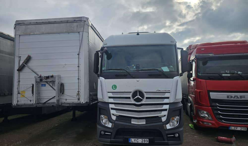 Mercedes-Benz 1845 - Tractor head: gambar 3 Mercedes-Benz 1845 - Tractor head: gambar 3