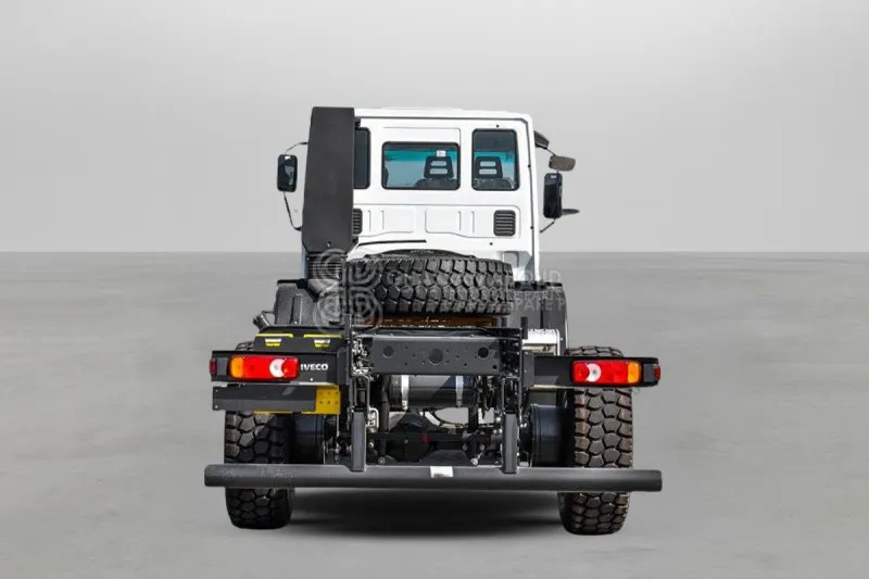 Iveco Euro Cargo ML150 4x4 Chassis - Truk sasis: gambar 5 Iveco Euro Cargo ML150 4x4 Chassis - Truk sasis: gambar 5