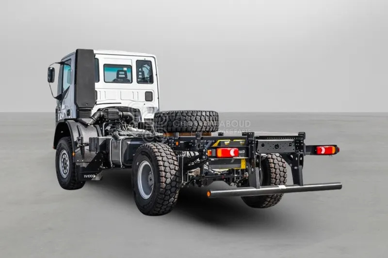 Iveco Euro Cargo ML150 4x4 Chassis - Truk sasis: gambar 5 Iveco Euro Cargo ML150 4x4 Chassis - Truk sasis: gambar 5