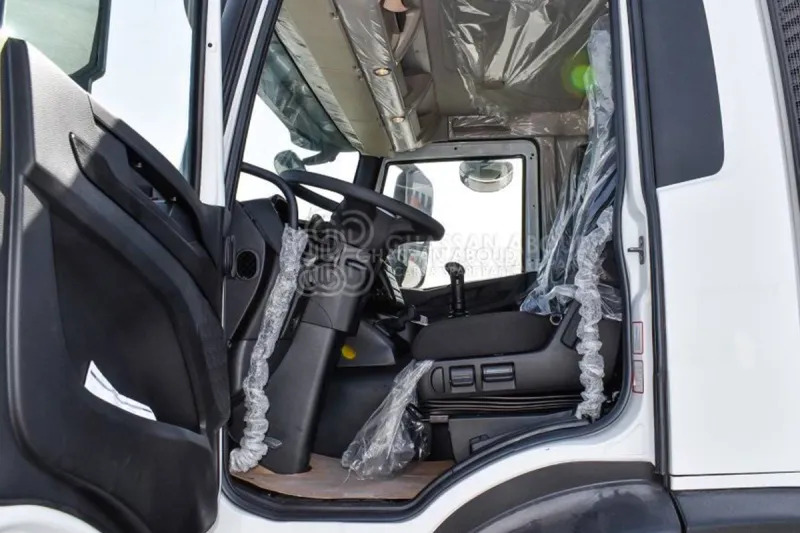 Iveco T-WAY AD380T47H 6x4 R24 Tyres Chassis - Barcelona Stock - Truk sasis: gambar 4 Iveco T-WAY AD380T47H 6x4 R24 Tyres Chassis - Barcelona Stock - Truk sasis: gambar 4