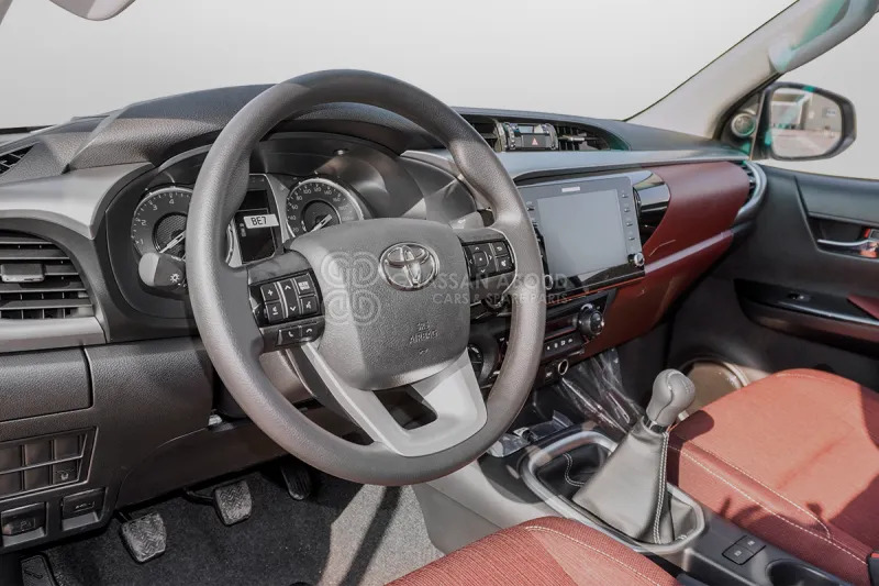 Toyota Hilux 4X4 Double Cabin - Truk pikap, Van kombi: gambar 5 Toyota Hilux 4X4 Double Cabin - Truk pikap, Van kombi: gambar 5