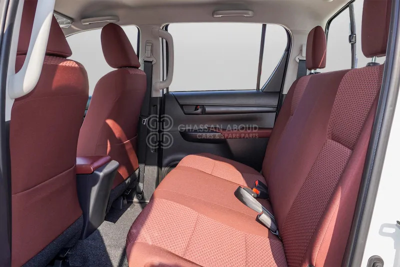 Toyota Hilux 4X4 Double Cabin - Truk pikap, Van kombi: gambar 4 Toyota Hilux 4X4 Double Cabin - Truk pikap, Van kombi: gambar 4
