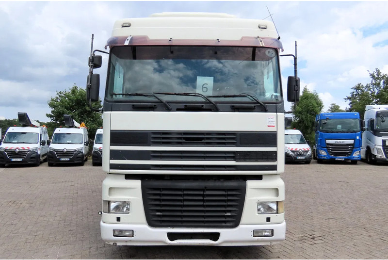 DAF XF 95.430 Manual diesel injection! Manual gearbox! - Truk dengan terpal samping: gambar 4 DAF XF 95.430 Manual diesel injection! Manual gearbox! - Truk dengan terpal samping: gambar 4