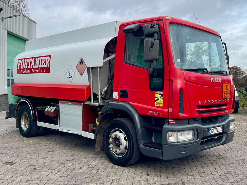 Iveco EuroCargo 150 E24 10312 L, 3 COMP, PTO FRANCE TRUCK! GREAT CONDITION! - Truk tangki: gambar 5 Iveco EuroCargo 150 E24 10312 L, 3 COMP, PTO FRANCE TRUCK! GREAT CONDITION! - Truk tangki: gambar 5