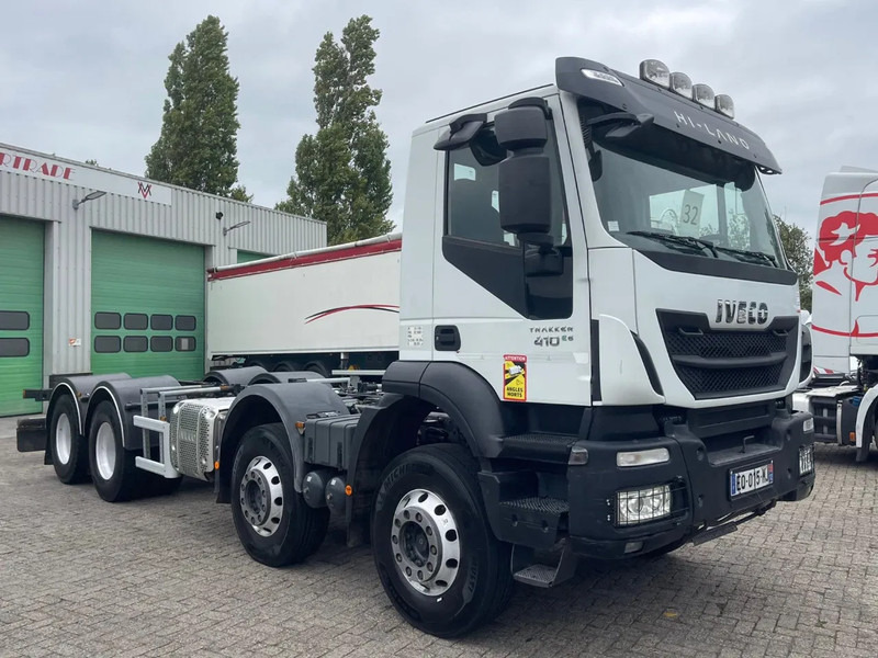 Iveco Trakker 410 PTO RETARDER, 8x4 , 442000 km! - Truk sasis: gambar 3 Iveco Trakker 410 PTO RETARDER, 8x4 , 442000 km! - Truk sasis: gambar 3