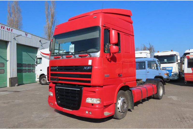 DAF XF 105.460 2 beds, 2 tanks - Tractor head: gambar 2 DAF XF 105.460 2 beds, 2 tanks - Tractor head: gambar 2