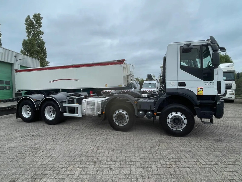 Iveco Trakker 410 PTO, RETARDER, 8x4 , 442000 km! - Tractor head: gambar 4 Iveco Trakker 410 PTO, RETARDER, 8x4 , 442000 km! - Tractor head: gambar 4
