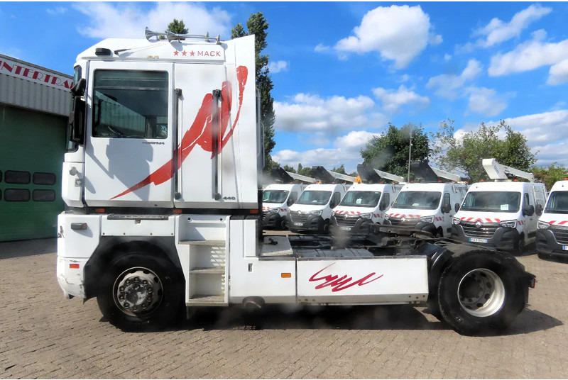 Renault Magnum 440 Mack! Manual gearbox. Royal truck - Tractor head: gambar 4 Renault Magnum 440 Mack! Manual gearbox. Royal truck - Tractor head: gambar 4