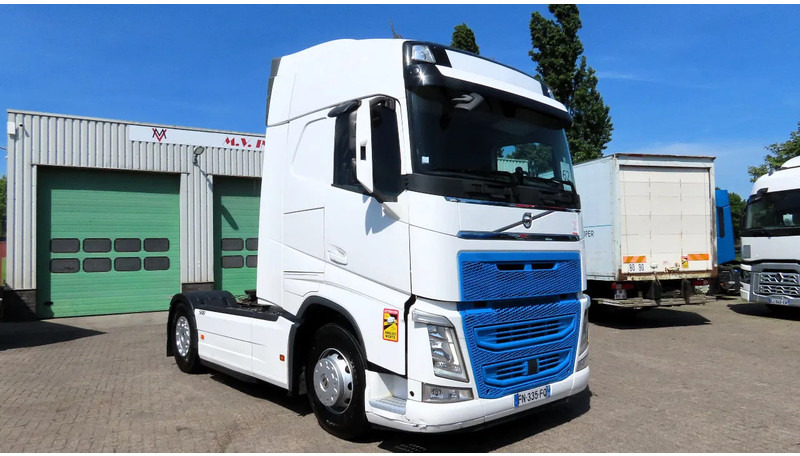 Volvo FH 500 YV2RT40A5LB301456 2X FUELTANK, PARKING AIRCO, FRIGO - Tractor head: gambar 3 Volvo FH 500 YV2RT40A5LB301456 2X FUELTANK, PARKING AIRCO, FRIGO - Tractor head: gambar 3