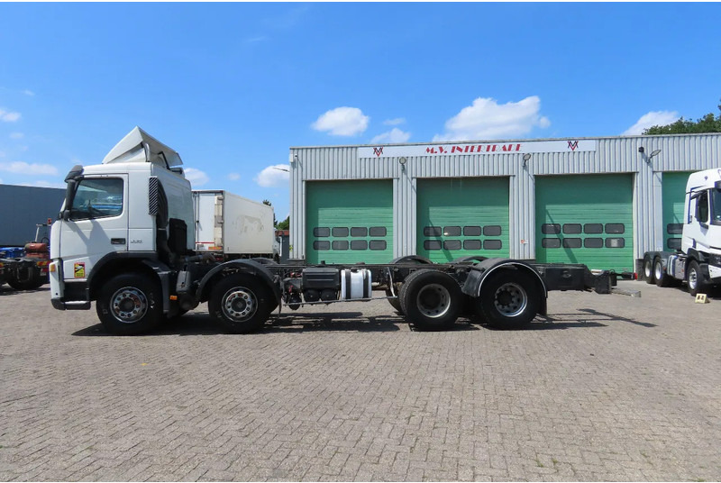 Volvo FM 12.380 8x4 FULL SPRING. 100% condition! - Truk sasis: gambar 2 Volvo FM 12.380 8x4 FULL SPRING. 100% condition! - Truk sasis: gambar 2