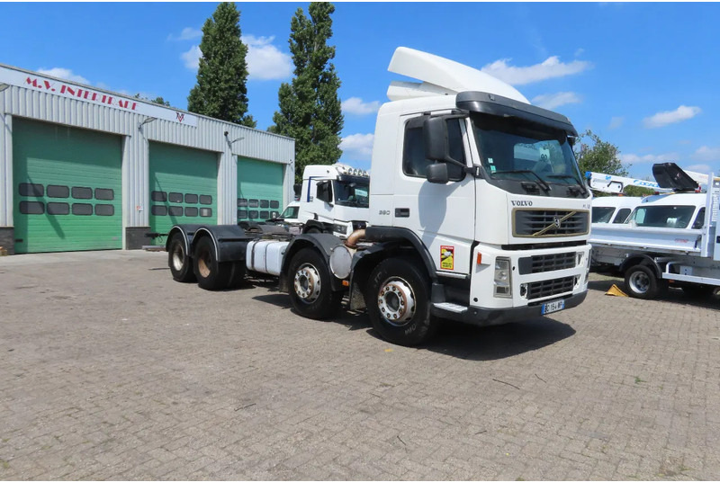 Volvo FM 12.380 8x4 FULL SPRING. 100% condition! - Truk sasis: gambar 4 Volvo FM 12.380 8x4 FULL SPRING. 100% condition! - Truk sasis: gambar 4