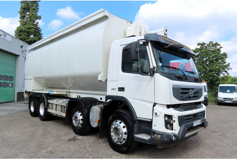 Volvo FMX 450 8x4 AUGER, radio control, 7 COMP. Full Volvo Service! . EXCELLENT condition - Truk tangki: gambar 3 Volvo FMX 450 8x4 AUGER, radio control, 7 COMP. Full Volvo Service! . EXCELLENT condition - Truk tangki: gambar 3
