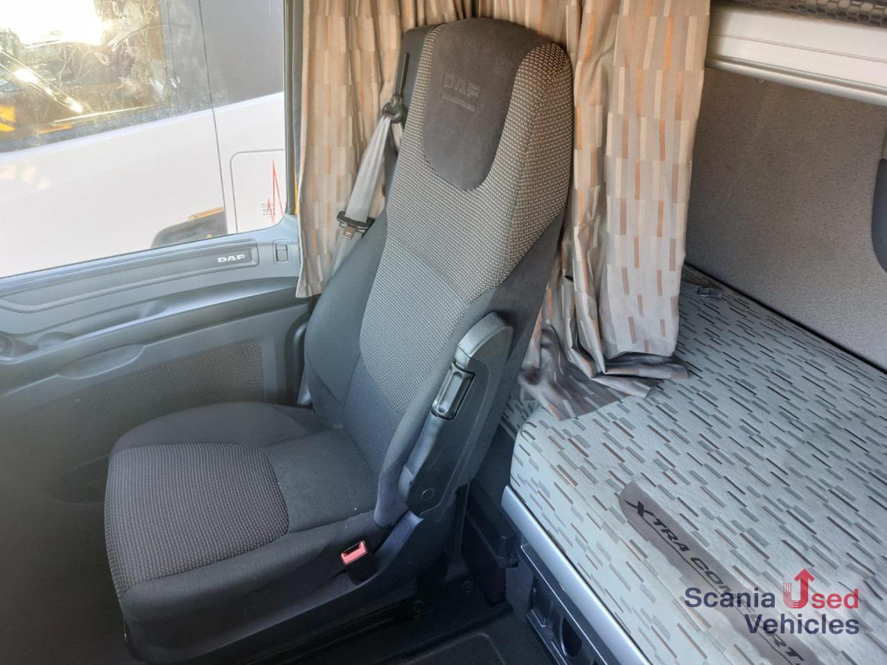 DAF XF 460 FT Space Cab Low deck - Tractor head: gambar 5 DAF XF 460 FT Space Cab Low deck - Tractor head: gambar 5