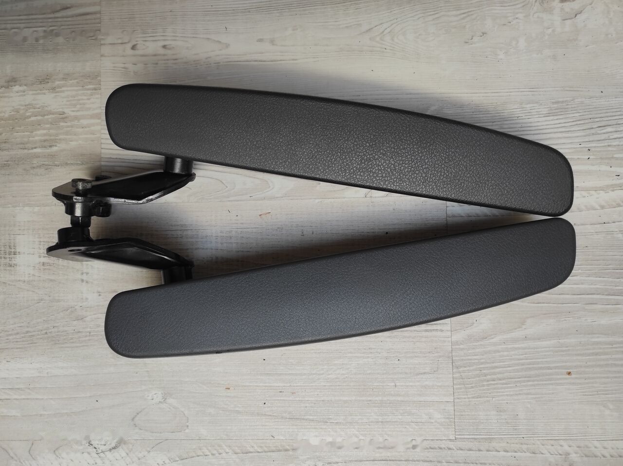 LEFT + RIGHT ARMRESTS Scania truck - Tempat duduk untuk Truk: gambar 1 LEFT + RIGHT ARMRESTS Scania truck - Tempat duduk untuk Truk: gambar 1