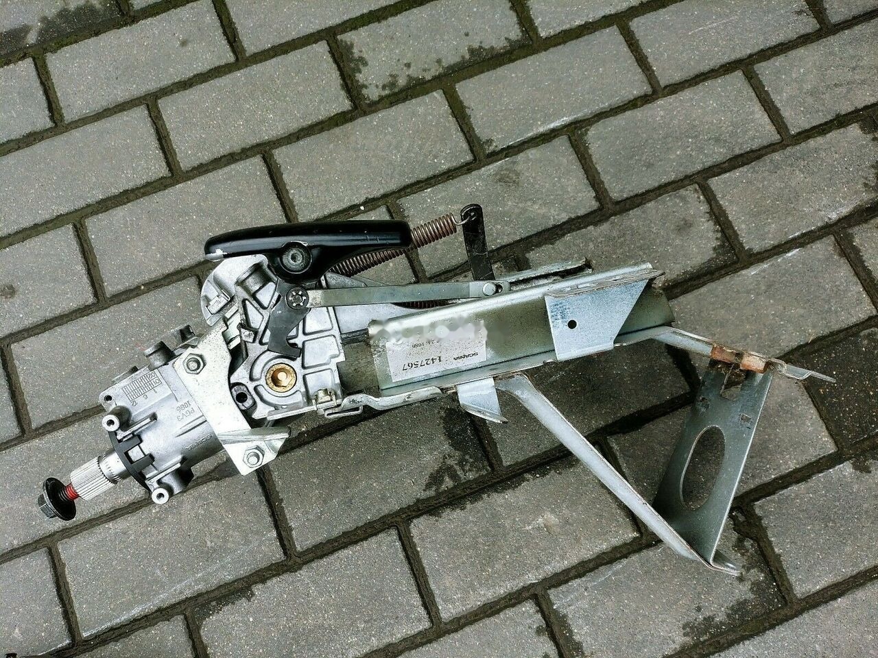 Scania 4 SERIES WITH IGNITION SWITCH 1427567 truck - Kolom kemudi untuk Truk: gambar 1 Scania 4 SERIES WITH IGNITION SWITCH 1427567 truck - Kolom kemudi untuk Truk: gambar 1