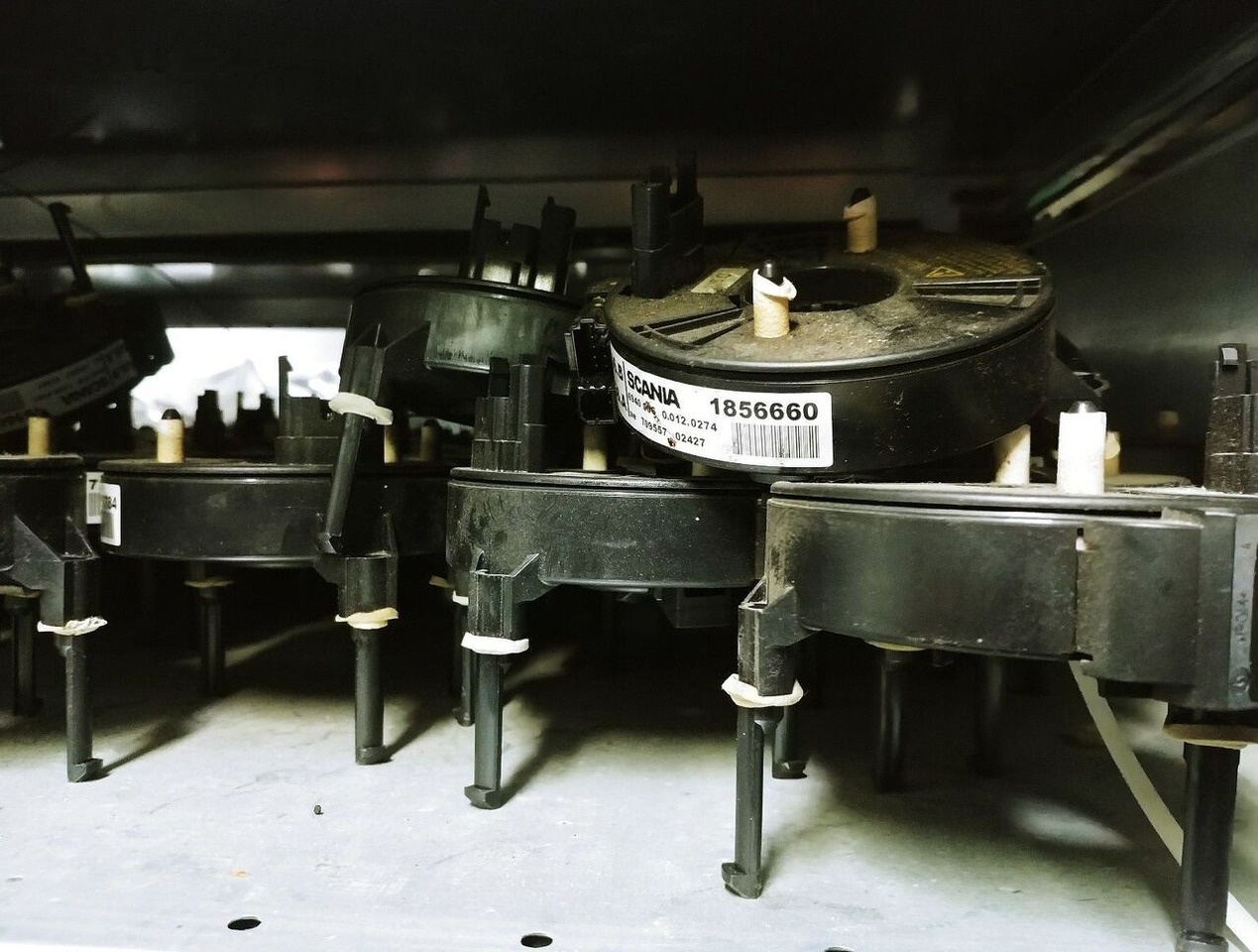 Scania CLOCK COIL SPRING CONNECTOR 1856660 1726784 Scania R - Kemudi untuk Truk: gambar 3 Scania CLOCK COIL SPRING CONNECTOR 1856660 1726784 Scania R - Kemudi untuk Truk: gambar 3