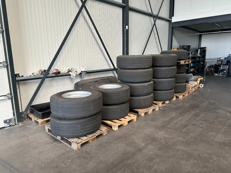 Diversen 16x 385/65-R22.5 on rims - Ban untuk Truk: gambar 1 Diversen 16x 385/65-R22.5 on rims - Ban untuk Truk: gambar 1