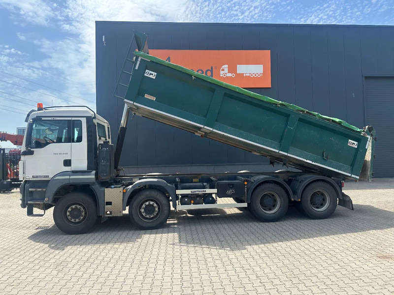 MAN TGS 35.440 AJK HARDOX KIPPER (16.5m3), 8x4, MANUAL, EURO-5, TWIN-STEER, BIG AXLES - Truk jungkit: gambar 3 MAN TGS 35.440 AJK HARDOX KIPPER (16.5m3), 8x4, MANUAL, EURO-5, TWIN-STEER, BIG AXLES - Truk jungkit: gambar 3