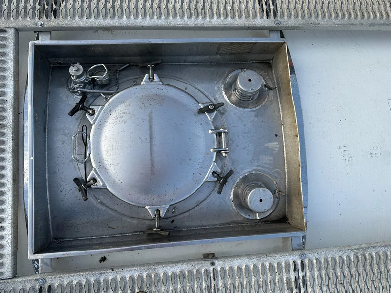 Tangki penyimpanan UBH Universal Bulk Handling 20 FT SWAP BODY 31.345L UN Portable T7 valid 5Y test: 04/2028: gambar 11 Tangki penyimpanan UBH Universal Bulk Handling 20 FT SWAP BODY 31.345L UN Portable T7 valid 5Y test: 04/2028: gambar 11