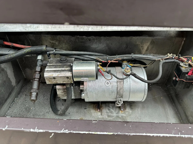 Semi-trailer pengangkut mobil Van Hool 20FT Tipping-chassis, ADR (EX/II, EX/III, FL, AT), SAF, 2 liftaxles: gambar 9