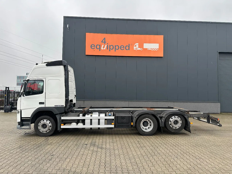 Volvo FM 380 Globetrotter 6x2, ADR (FL, AT, OX), LIFT/STEER, 636.183km - Truk sasis: gambar 2 Volvo FM 380 Globetrotter 6x2, ADR (FL, AT, OX), LIFT/STEER, 636.183km - Truk sasis: gambar 2