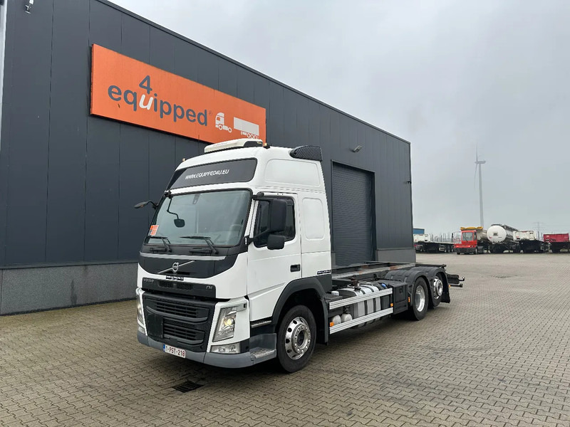 Volvo FM 380 Globetrotter 6x2, ADR (FL, AT, OX), LIFT/STEER, 636.183km - Truk sasis: gambar 1 Volvo FM 380 Globetrotter 6x2, ADR (FL, AT, OX), LIFT/STEER, 636.183km - Truk sasis: gambar 1