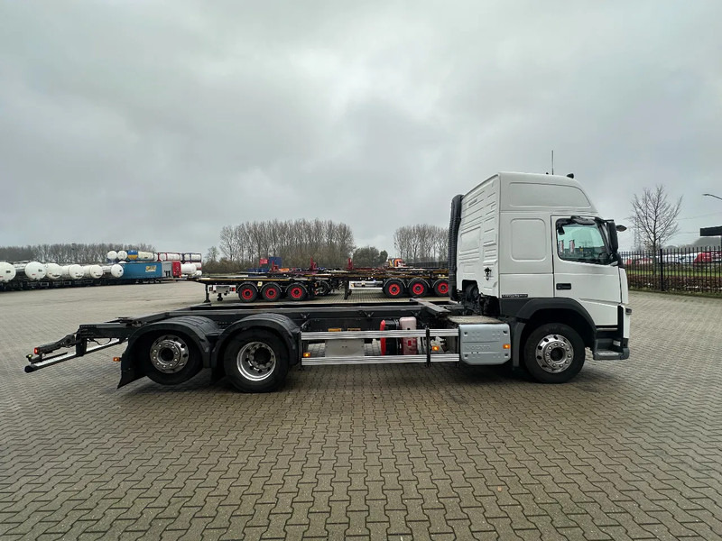 Volvo FM 380 Globetrotter 6x2, ADR (FL, AT, OX), LIFT/STEER, 636.183km - Truk sasis: gambar 4 Volvo FM 380 Globetrotter 6x2, ADR (FL, AT, OX), LIFT/STEER, 636.183km - Truk sasis: gambar 4