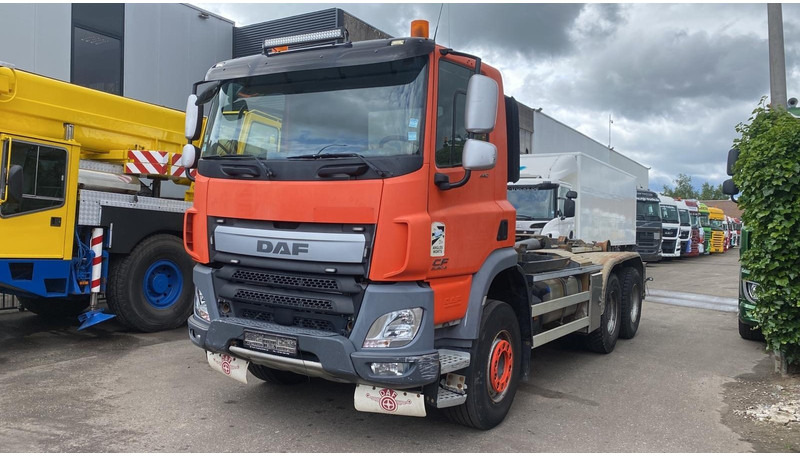 DAF CF 440 6X4 HOOKLIFT 20T - MANUAL GEARBOX - 315.000km - EURO 6 - BE TRUCK - Hook lift: gambar 2 DAF CF 440 6X4 HOOKLIFT 20T - MANUAL GEARBOX - 315.000km - EURO 6 - BE TRUCK - Hook lift: gambar 2