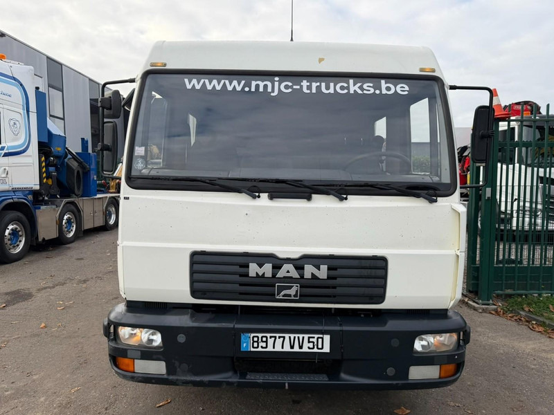 MAN 10.225 LC CLOSED BOX / KOFFER - DOKA - MANUAL GEARBOX - *344.000km* - STEEL SPRING / BLATT / LAMES - BE TRUCK - Truk box: gambar 2 MAN 10.225 LC CLOSED BOX / KOFFER - DOKA - MANUAL GEARBOX - *344.000km* - STEEL SPRING / BLATT / LAMES - BE TRUCK - Truk box: gambar 2