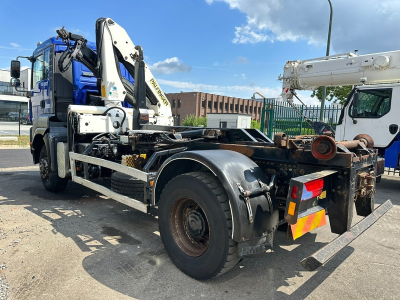 MAN TGA 18.310 4x4 HOOKLIFT + CRANE PALFINGER PK12000 - RADIO - ROTATOR - STEEL SPRING / HUB REDUCTION - MANUAL ZF - BE TRUCK - Hook lift, Truk derek: gambar 5 MAN TGA 18.310 4x4 HOOKLIFT + CRANE PALFINGER PK12000 - RADIO - ROTATOR - STEEL SPRING / HUB REDUCTION - MANUAL ZF - BE TRUCK - Hook lift, Truk derek: gambar 5