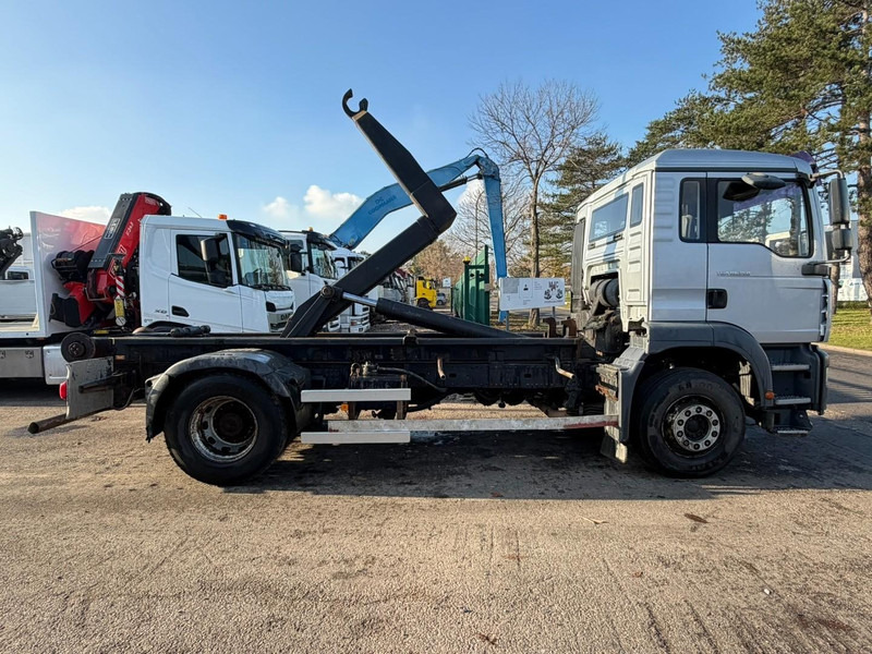 MAN TGA 18.350 4x2 19T HOOKLIFT / ABROLLKIPPER / GANCHO / AMPLIROL - EURO 3 - AS TRONIC AUTOMATIC - Hook lift: gambar 4 MAN TGA 18.350 4x2 19T HOOKLIFT / ABROLLKIPPER / GANCHO / AMPLIROL - EURO 3 - AS TRONIC AUTOMATIC - Hook lift: gambar 4