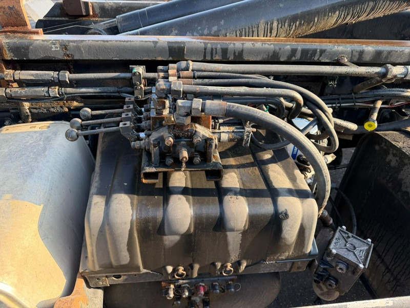 Hook lift MAN TGA 18.350 4x2 19T HOOKLIFT / ABROLLKIPPER / GANCHO / AMPLIROL - EURO 3 - AS TRONIC AUTOMATIC: gambar 15 Hook lift MAN TGA 18.350 4x2 19T HOOKLIFT / ABROLLKIPPER / GANCHO / AMPLIROL - EURO 3 - AS TRONIC AUTOMATIC: gambar 15