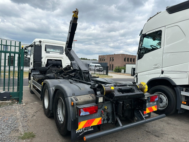 MAN TGS 28.360 6x2 HOOKLIFT 21T HIAB MULTILIFT XR21-S51 - LIFT AXLE - BE TRUCK - Hook lift: gambar 4 MAN TGS 28.360 6x2 HOOKLIFT 21T HIAB MULTILIFT XR21-S51 - LIFT AXLE - BE TRUCK - Hook lift: gambar 4