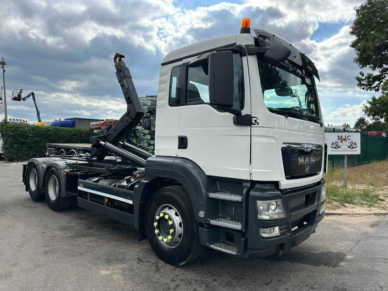 MAN TGS 28.360 6x2 HOOKLIFT 21T HIAB MULTILIFT XR21-S51 - LIFT AXLE - BE TRUCK - Hook lift: gambar 1 MAN TGS 28.360 6x2 HOOKLIFT 21T HIAB MULTILIFT XR21-S51 - LIFT AXLE - BE TRUCK - Hook lift: gambar 1