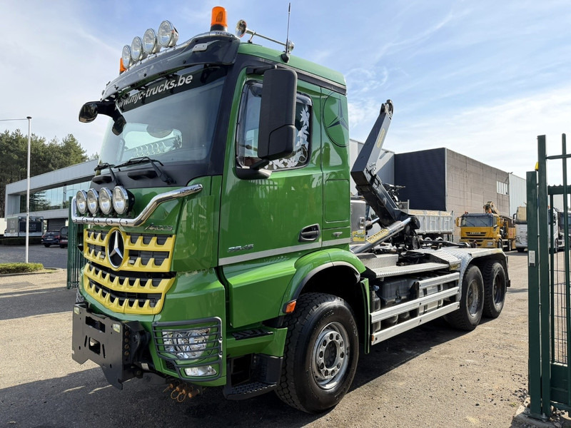 Mercedes-Benz AROCS 2845 6x4 HOOKLIFT - RETARDER - *277.000km* - EURO 6 - STEEL SPRING / BIG AXLES HUB REDUCTION - BE TRUCK - ENGINE PROBLEM - Hook lift: gambar 3 Mercedes-Benz AROCS 2845 6x4 HOOKLIFT - RETARDER - *277.000km* - EURO 6 - STEEL SPRING / BIG AXLES HUB REDUCTION - BE TRUCK - ENGINE PROBLEM - Hook lift: gambar 3