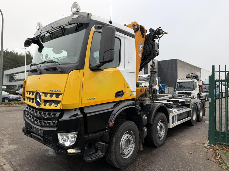 Mercedes-Benz AROCS 4143 8X4 WAF HOOKLIFT + CRANE EFFER 395 4S + ROTATOR + RADIO - 5/6 F - BE TRUCK - VERY NICE CONDITION - Hook lift, Truk derek: gambar 3 Mercedes-Benz AROCS 4143 8X4 WAF HOOKLIFT + CRANE EFFER 395 4S + ROTATOR + RADIO - 5/6 F - BE TRUCK - VERY NICE CONDITION - Hook lift, Truk derek: gambar 3