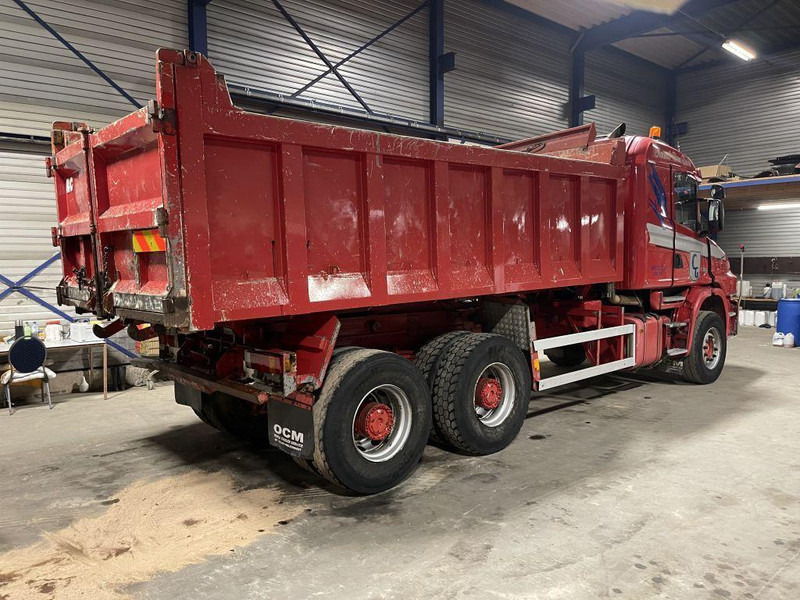 Scania T124-420 TORPEDO HAUBE - 6x4 - KIPPER - MANUAL GRS900 3+3 - STEEL SPRING / BALLIESTAS / LAMES / BLATT - Truk jungkit: gambar 4 Scania T124-420 TORPEDO HAUBE - 6x4 - KIPPER - MANUAL GRS900 3+3 - STEEL SPRING / BALLIESTAS / LAMES / BLATT - Truk jungkit: gambar 4