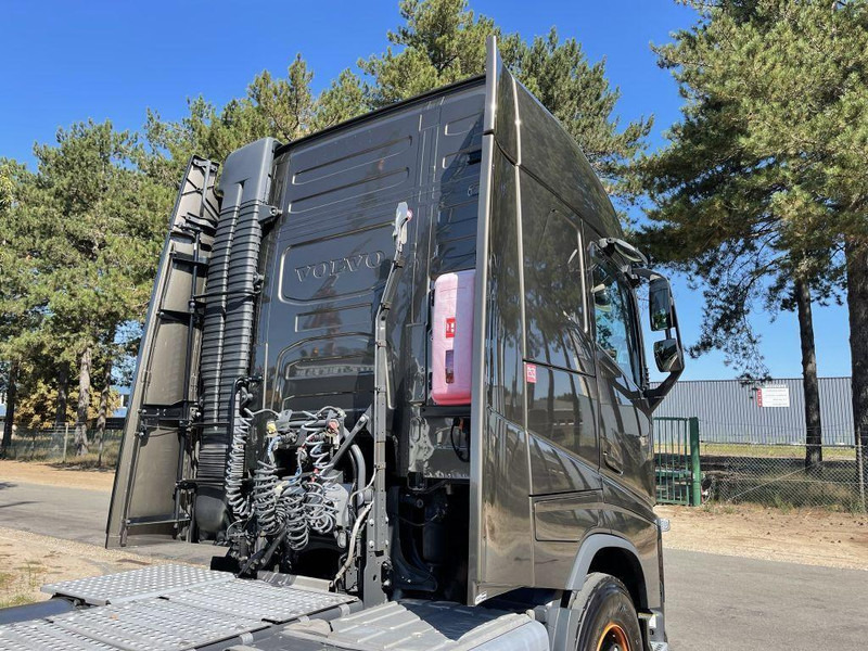 Volvo FH 460 ADR ACC + Dynamic Steering - I-park Cool - Lane Keeping Support - collision warning - leather - ... BE Truck - Tractor head: gambar 4 Volvo FH 460 ADR ACC + Dynamic Steering - I-park Cool - Lane Keeping Support - collision warning - leather - ... BE Truck - Tractor head: gambar 4