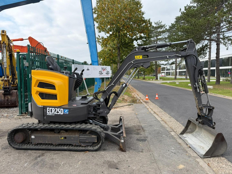 Volvo ECR25D 1159 UREN - SLOOP + SORTEERFUNCTIE - EXTRA HYDR. LEIDINGEN - HYDR SNELWISSEL - CE - BE MACHINE - Ekskavator mini: gambar 3 Volvo ECR25D 1159 UREN - SLOOP + SORTEERFUNCTIE - EXTRA HYDR. LEIDINGEN - HYDR SNELWISSEL - CE - BE MACHINE - Ekskavator mini: gambar 3